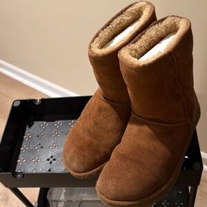 UGG